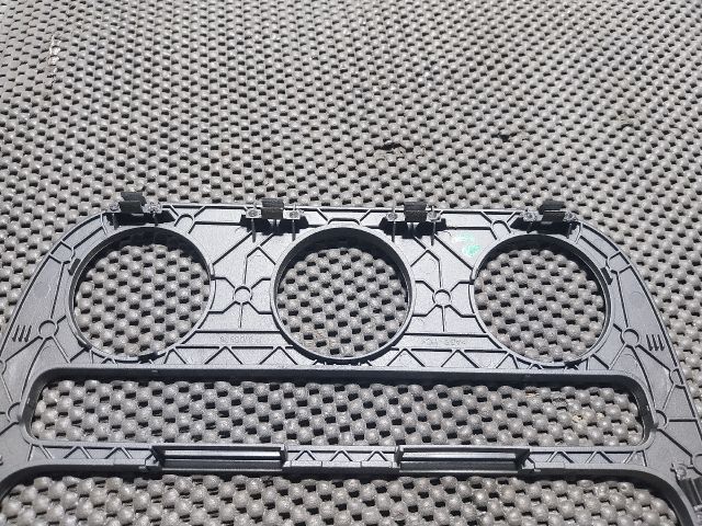 bontott VW GOLF V Középkonzol Keret