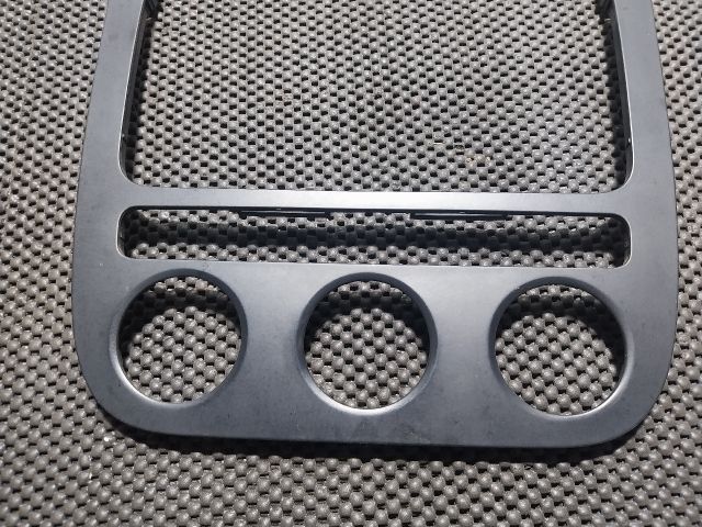 bontott VW GOLF V Középkonzol Keret