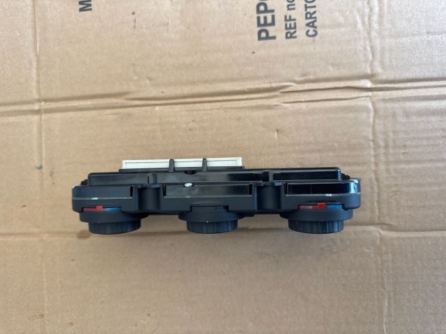 bontott VW GOLF V Középkonzol Vezérlő Panel