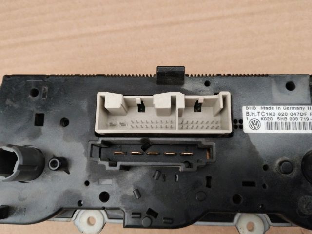 bontott VW GOLF V Középkonzol Vezérlő Panel