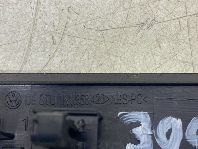 bontott VW GOLF V Középső Műszerfal Díszléc