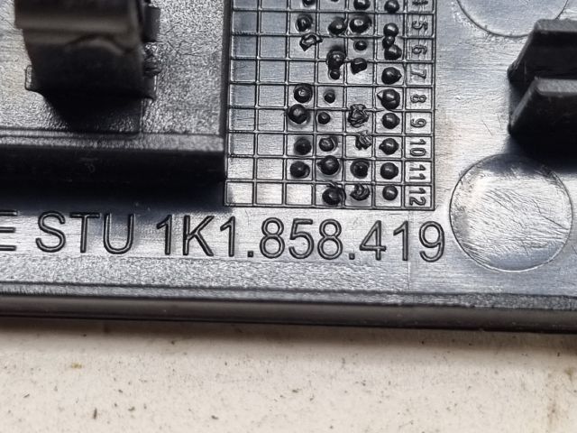 bontott VW GOLF V Középső Műszerfal Díszléc