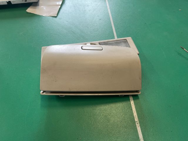 bontott VW GOLF V Középső Szemüvegtartó