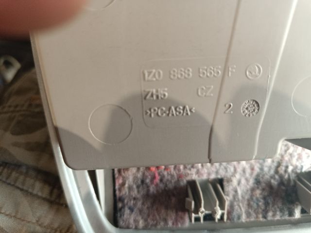 bontott VW GOLF V Középső Szemüvegtartó