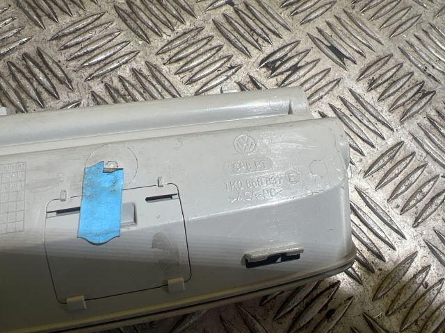 bontott VW GOLF V Középső Szemüvegtartó