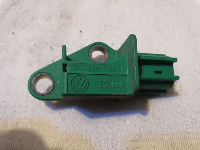 bontott VW GOLF V Központi Ütközés Érzékelő