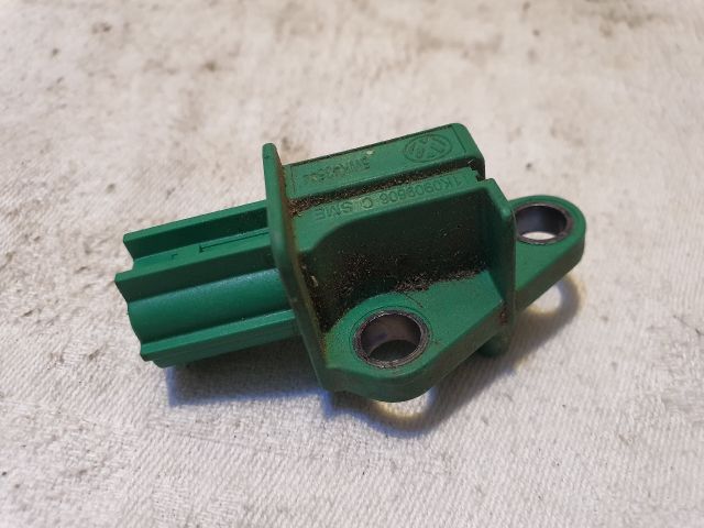 bontott VW GOLF V Központi Ütközés Érzékelő