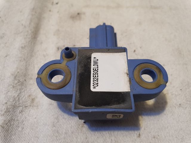 bontott VW GOLF V Központi Ütközés Érzékelő