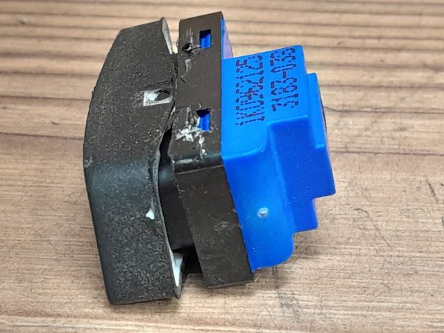 bontott VW GOLF V Központizár Kapcsoló