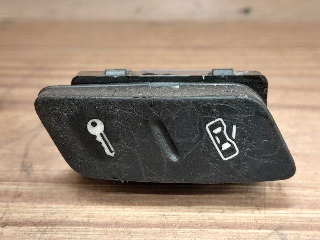 bontott VW GOLF V Központizár Kapcsoló