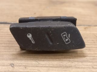 bontott VW GOLF V Központizár Kapcsoló