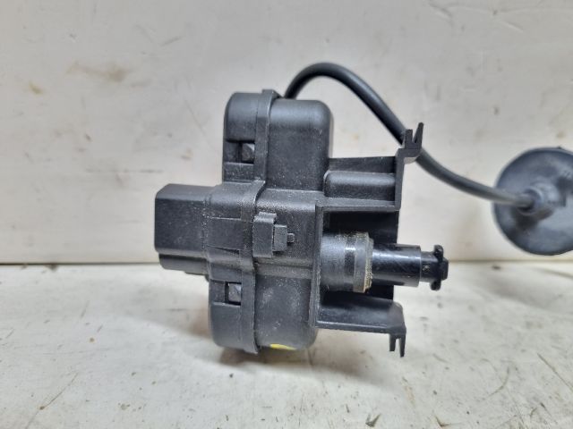 bontott VW GOLF V Központizár Motor Tankajtó