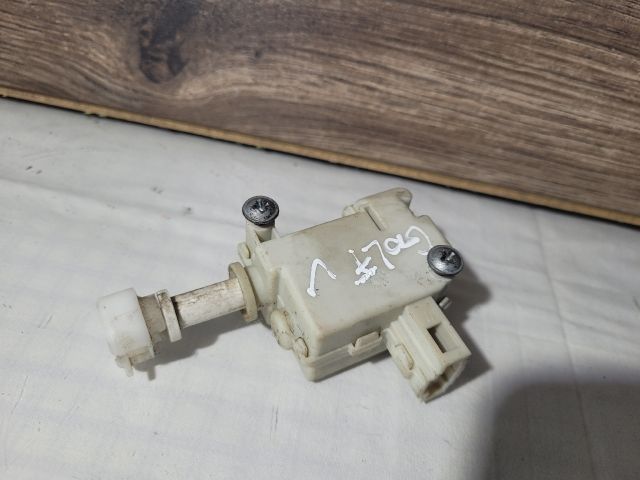 bontott VW GOLF V Központizár Motor Tankajtó