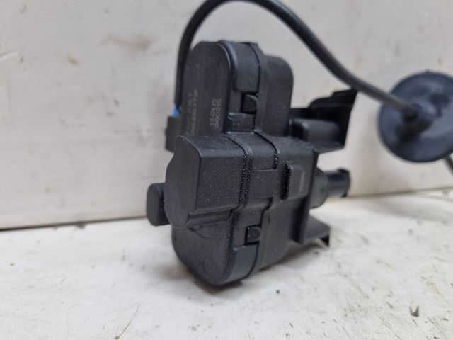 bontott VW GOLF V Központizár Motor Tankajtó