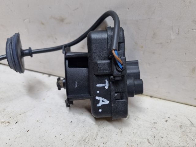 bontott VW GOLF V Központizár Motor Tankajtó