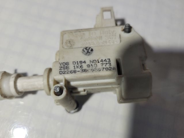 bontott VW GOLF V Központizár Motor Tankajtó