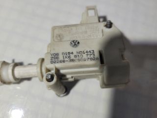 bontott VW GOLF V Központizár Motor Tankajtó