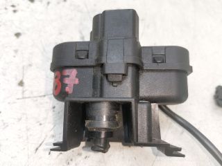 bontott VW GOLF V Központizár Motor Tankajtó