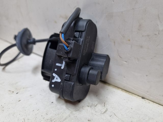 bontott VW GOLF V Központizár Motor Tankajtó