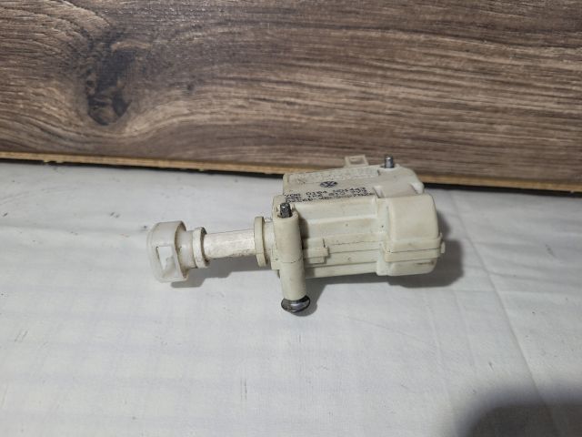 bontott VW GOLF V Központizár Motor Tankajtó