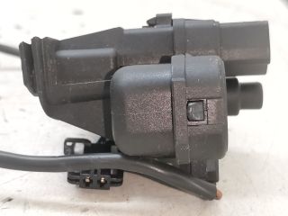 bontott VW GOLF V Központizár Motor Tankajtó