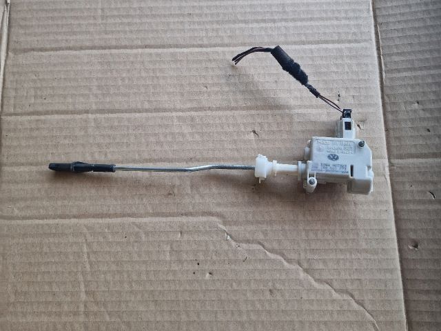 bontott VW GOLF V Központizár Motor Tankajtó