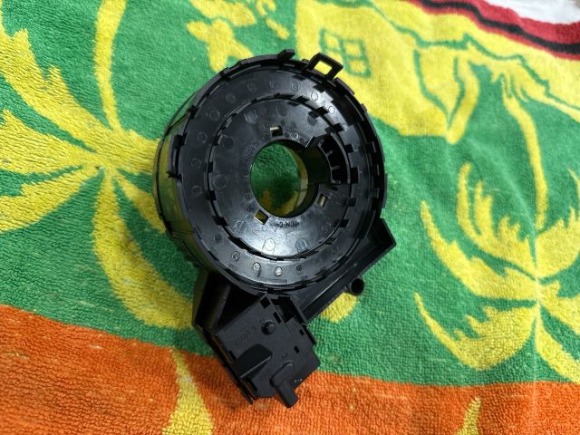 bontott VW GOLF V Légzsák Átvezető Szalagkábel