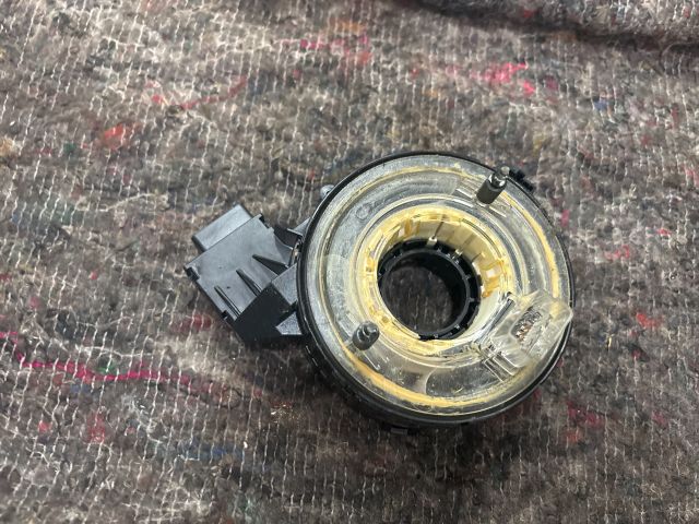 bontott VW GOLF V Légzsák Átvezető Szalagkábel