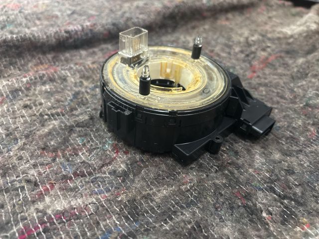 bontott VW GOLF V Légzsák Átvezető Szalagkábel