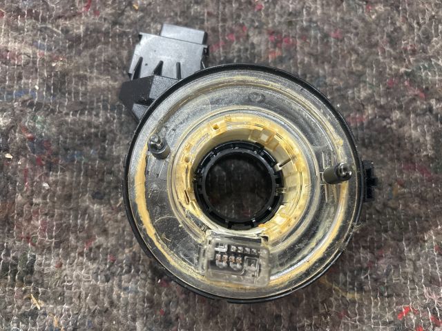 bontott VW GOLF V Légzsák Átvezető Szalagkábel