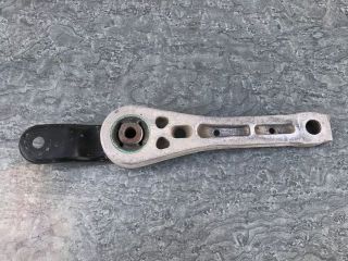 bontott VW GOLF V Motor Tartó Bak (Fém)