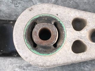 bontott VW GOLF V Motor Tartó Bak (Fém)