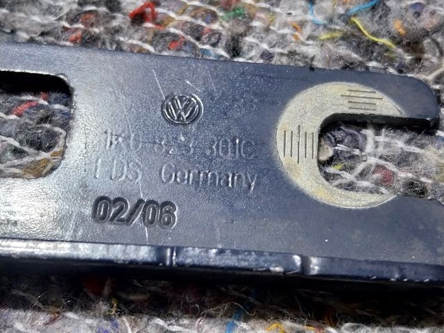 bontott VW GOLF V Motorháztető Bal Zsanér