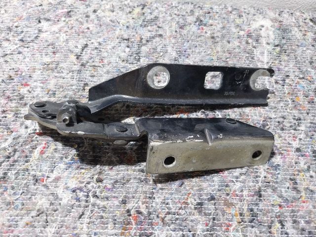 bontott VW GOLF V Motorháztető Bal Zsanér