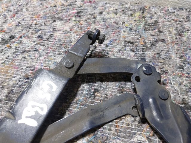 bontott VW GOLF V Motorháztető Bal Zsanér