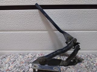 bontott VW GOLF V Motorháztető Bal Zsanér