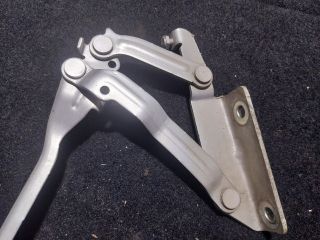 bontott VW GOLF V Motorháztető Bal Zsanér