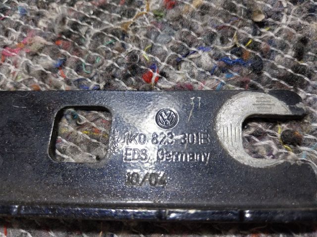 bontott VW GOLF V Motorháztető Bal Zsanér