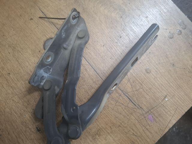 bontott VW GOLF V Motorháztető Bal Zsanér