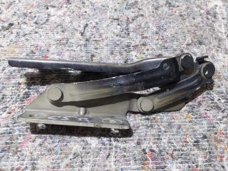 bontott VW GOLF V Motorháztető Bal Zsanér