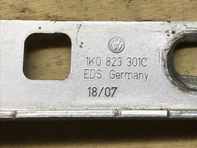 bontott VW GOLF V Motorháztető Bal Zsanér