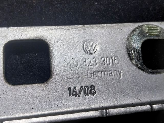 bontott VW GOLF V Motorháztető Bal Zsanér