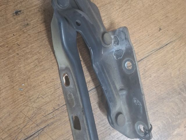 bontott VW GOLF V Motorháztető Bal Zsanér