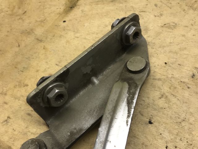 bontott VW GOLF V Motorháztető Bal Zsanér