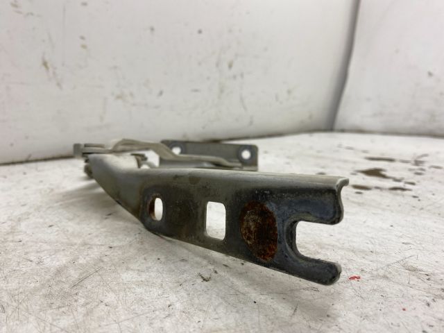 bontott VW GOLF V Motorháztető Bal Zsanér