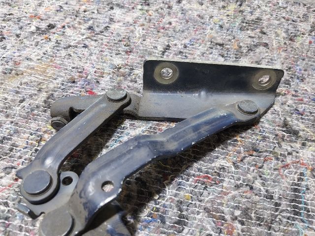 bontott VW GOLF V Motorháztető Bal Zsanér