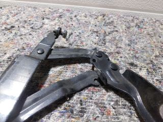 bontott VW GOLF V Motorháztető Bal Zsanér