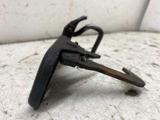 bontott VW GOLF V Motorháztető Biztonsági Kampó