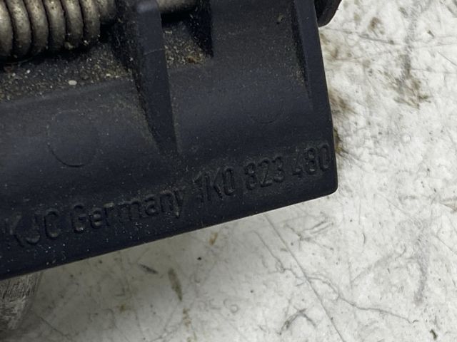 bontott VW GOLF V Motorháztető Biztonsági Kampó