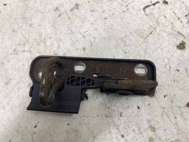 bontott VW GOLF V Motorháztető Biztonsági Kampó